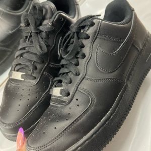 Nike Air Force 1 '07
Women's 9.5